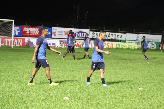 Rony Martínez es una de las bajas de Real Sociedad ante el Génesis por acumulación de tarjetas amarillas. Foto Diez: José Luis Barralaga.
