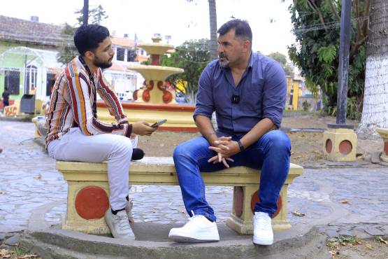 El técnico charrúa habló con el periodista Omar Gutiérrez sobre su relación con el exfutbolista de Marathón, Kervin Arriaga. FOTO: Neptalí Romero