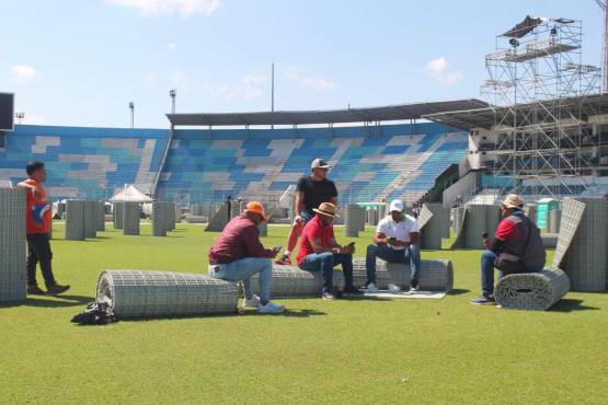 La nueva cancha del Estadio Nacional superó su primer prueba fuego.