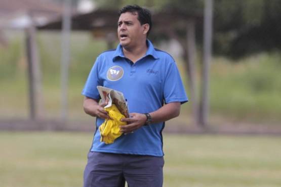 Cesar El Nene Obando, tecnico del equipo pumas de san isidrio de tegucigalpa archivada por ronal