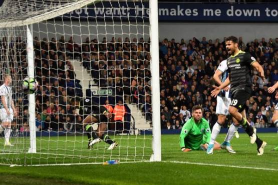 Chelsea's Brazilian-born Spanish striker Diego Costa (R) celebrates as Chelsea's Belgian striker Michy Batshuayi (L) scores the opening goal past West Bromwich Albion's English goalkeeper Ben Foster (2R) during the English Premier League match between West Bromwich Albion and Chelsea at The Hawthorns stadium in West Bromwich, west Midlands on May 12, 2017. / AFP PHOTO / Anthony Devlin