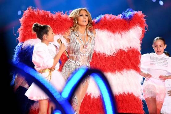 MIAMI, FLORIDA - FEBRUARY 02: (L-R) Emme Maribel Muñiz and Jennifer Lopez perform onstage during the Pepsi Super Bowl LIV Halftime Show at Hard Rock Stadium on February 02, 2020 in Miami, Florida. Kevin Winter/Getty Images/AFP