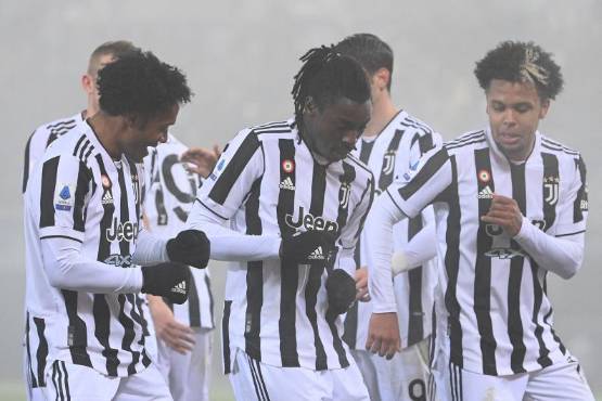 Juventus se aferra a luchar el título en Italia, derrotó al Bologna y Cuadrado marcó un golazo