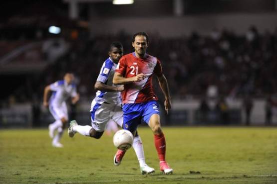08-06-2017, Hexagonal final Concacaf, Estadio Nacional, la selección mayor de fútbol, recibe a la selección Panameña en la eliminatoria rumbo a Rusia 2018,marcador final empate a cero, en la foto Michael Umaña y Fidel Escobar , foto Rafael Murillo