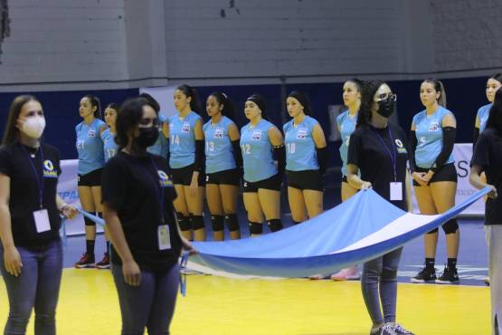 La Selección de Honduras mientras se entonaba el himno Nacional. Foto: Alex Pérez.