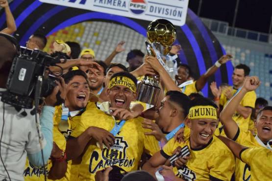 Once Deportivo se proclamó monarca de la liga salvadoreña.