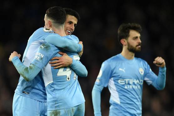 Manchester City sufrió más de la cuenta para sumar de tres ante el Everton.