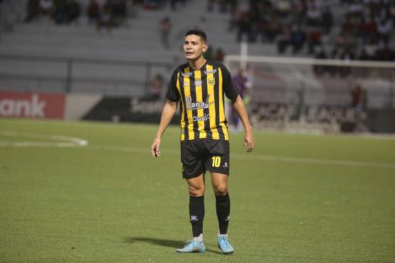 Jhow Benavídez sorprendió iniciando el partido desde la banca. FOTO: RCDE