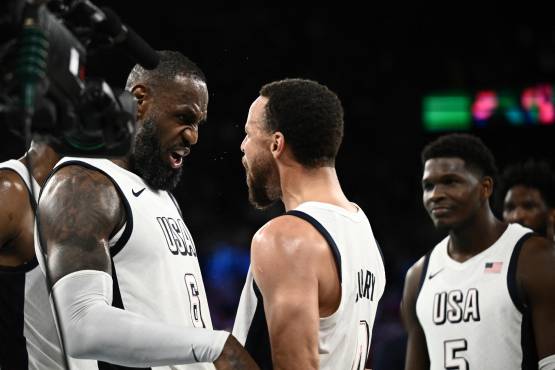 LeBron James y Steph Curry sacaron sus poderes en el momento ‘clutch’ y con sus puntos lograron la remontada.