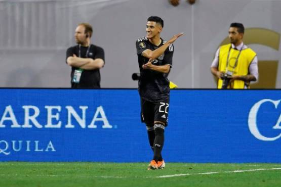 Mexico's forward Uriel Antuna shows his frustration after failing to score a goal during the CONCACAF Gold Cup Quarterfinal football match between Mexico and Costa Rica on June 29, 2019 at NRG Stadium in Houston, Texas. (Photo by AARON M. SPRECHER / AFP)