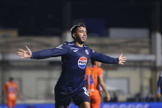 Agustín Auzmendi solo tardó 25 minutos para el marcador del partido.