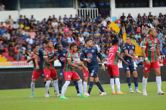 Un Marathón diezmado pone de rodillas al Motagua en el Nacional de Tegucigalpa y lo golpea muy feo