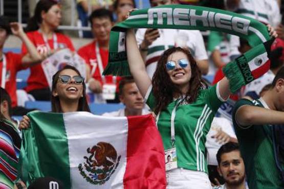 Rostov-on-don (Russian Federation), 23/06/2018.- A Mexico's fan before the FIFA World Cup 2018 group F preliminary round soccer match between South Korea and Mexico in Rostov-On-Don, Russia, 23 June 2018. (RESTRICTIONS APPLY: Editorial Use Only, not used in association with any commercial entity - Images must not be used in any form of alert service or push service of any kind including via mobile alert services, downloads to mobile devices or MMS messaging - Images must appear as still images and must not emulate match action video footage - No alteration is made to, and no text or image is superimposed over, any published image which: (a) intentionally obscures or removes a sponsor identification image; or (b) adds or overlays the commercial identification of any third party which is not officially associated with the FIFA World Cup) (Mundial de Fútbol, Corea del Sur, Rusia) EFE/EPA/SHAWN THEW EDITORIAL USE ONLY EDITORIAL USE ONLY