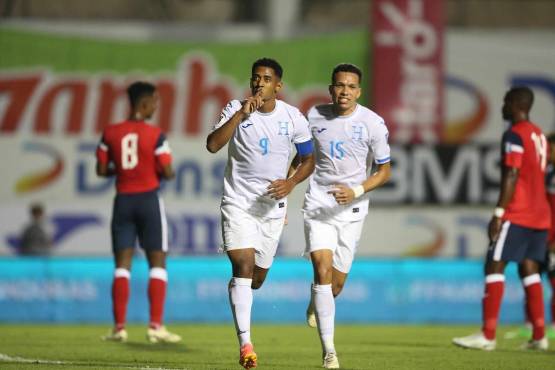 Choco Lozano celebrando su gol ante Cuba; el primero de Honduras en la eliminatoria rumbo a Norteamérica 2026. FOTO: David Romero / DIEZ.HN