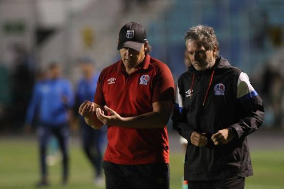 Reggi, asistente de Troglio en Olimpia: “Fuimos superiores tácticamente y no nos patearon al arco”