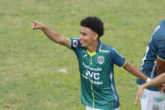 Javier Arriaga anotó el segundo gol de Marathón y se lo dedicó a su familia en las graderías. FOTO: Neptalí Romero