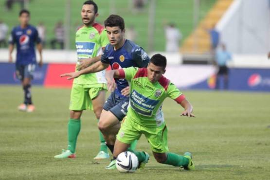 Jugada de acciÃ³n en el clÃ¡sico de las M Motagua vrs Marathon en el repechaje de la liga nacional de Honduras Foto archivado Ronal Aceituno