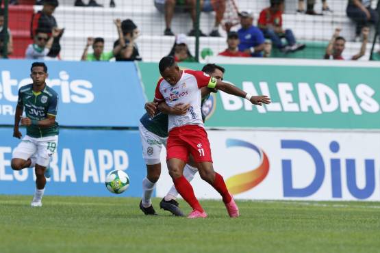 Con doblete de Clayvin Zúniga el Marathón derrota a la Real Sociedad y recupera así el segundo lugar del torneo