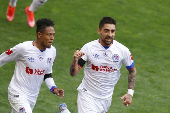 Gastón Díaz se confiesa: La salida de Pedro Troglio, su situación contractual, el encanto por Roatán y la comida de Honduras