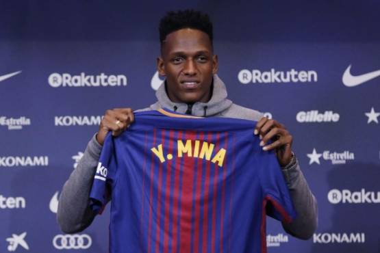 TOPSHOT - This picture taken on December 2, 2019 and released from North Korea's official Korean Central News Agency (KCNA) on December 3, 2019 shows skiers watching fireworks during a ceremony to mark the completion of the construction of the township of Samjiyon County. (Photo by STR / various sources / AFP) / South Korea OUT / ---EDITORS NOTE--- RESTRICTED TO EDITORIAL USE - MANDATORY CREDIT 'AFP PHOTO/KCNA VIA KNS' - NO MARKETING NO ADVERTISING CAMPAIGNS - DISTRIBUTED AS A SERVICE TO CLIENTS / THIS PICTURE WAS MADE AVAILABLE BY A THIRD PARTY. AFP CAN NOT INDEPENDENTLY VERIFY THE AUTHENTICITY, LOCATION, DATE AND CONTENT OF THIS IMAGE --- /