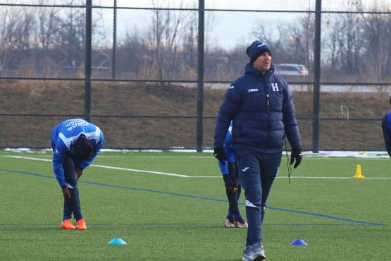 Fenafuth abasteció de indumentaria para el frío a la delegación hondureña.