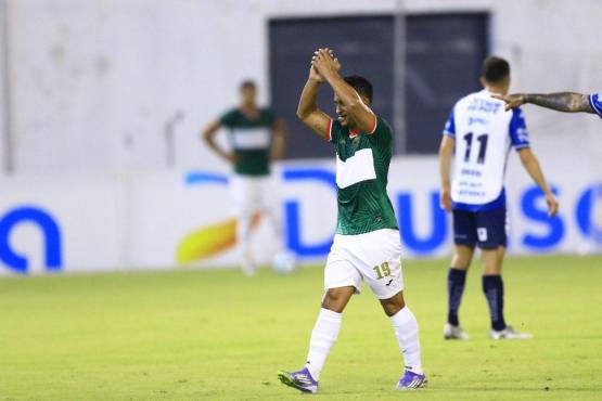 <b>MARIO BERRIOS, LEYENDA DEL MARATHÓN, SE RETIRA DEL TERRENO DE JUEGO Y TODO EL MORAZÁN LO APLAUDE. </b>