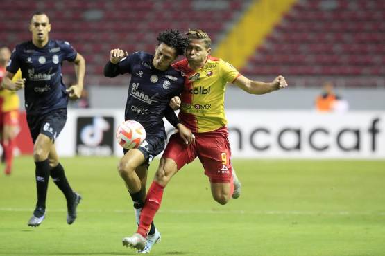 Herediano consiguió tres puntos de oro y es líder de su grupo. Fotos cortesía: La Nación