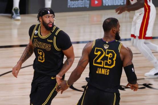 LAKE BUENA VISTA, FLORIDA - OCTOBER 02: Anthony Davis #3 of the Los Angeles Lakers reacts with LeBron James #23 during the second half against the Miami Heat in Game Two of the 2020 NBA Finals at AdventHealth Arena at ESPN Wide World Of Sports Complex on October 02, 2020 in Lake Buena Vista, Florida. NOTE TO USER: User expressly acknowledges and agrees that, by downloading and or using this photograph, User is consenting to the terms and conditions of the Getty Images License Agreement. Kevin C. Cox/Getty Images/AFP