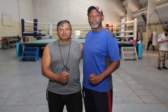 Foto. <b>David Romero.</b> Con seriedad y firmeza, Solís junto a su equipo de trabajo entrenan día a día con el único objetivo que en un futuro no muy lejano, la bandera hondureña ondeará en los mejores escenarios boxísticos.