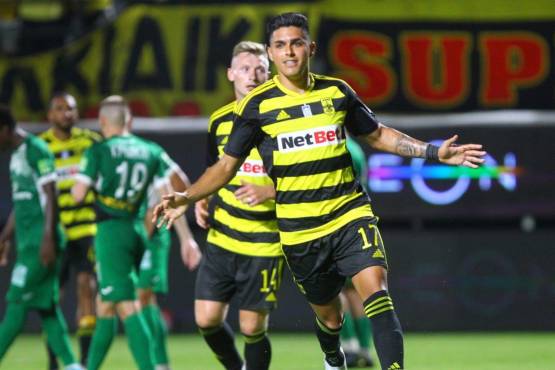 Con un golazo de tiro libre, el hondureño Luis Palma se estrenó a lo grande en la UEFA Conference League.