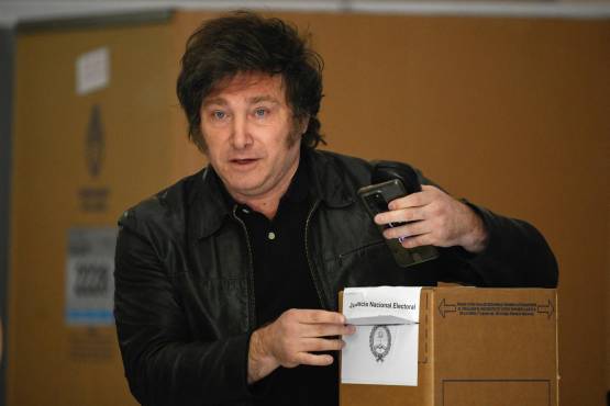 ¿Quién es Javier Milei, el ultraderechista que ganó la presidencia de la Repúbica Argentina?