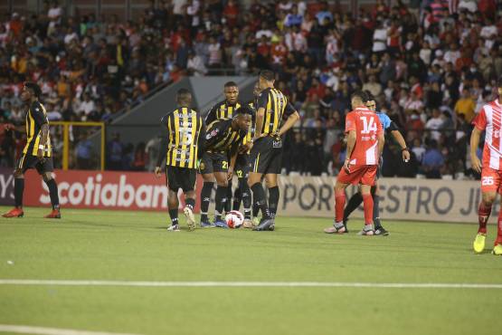 Sin fútbol ni goles: Real España y Real Estelí no se hicieron nada en aburrido empate por la ida del preliminar de Liga Concacaf