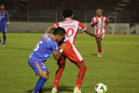 Cristian Sacaza volvió a tener un destacado partido con el Vida.