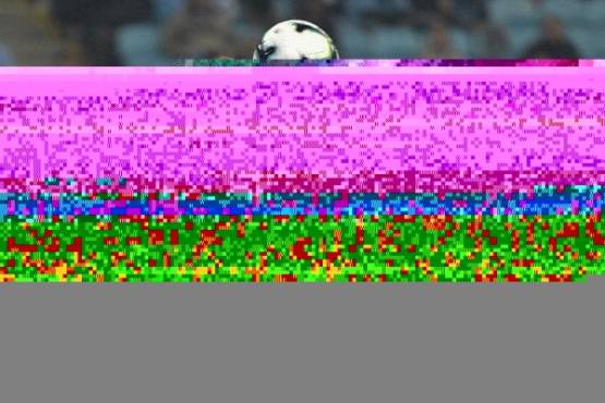 Uruguay's Martin Caceres(L) and Japan's Shinji Okazaki go for a header during the Copa America football tournament Group C match at the Gremio Arena Stadium in Porto Alegre, Brazil, on June 20, 2019. (Photo by Carl DE SOUZA / AFP)