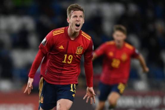 Spain's forward Daniel Olmo celebrates after scoring the team's second goal during the FIFA World Cup Qatar 2022 qualification football match Georgia v Spain in Tbilisi on March 28, 2021. (Photo by Kirill KUDRYAVTSEV / AFP)