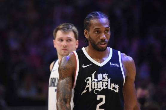 LOS ANGELES, CA - JUNE 6: Kawhi Leonard #2 of the LA Clippers looks on during Round 1, Game 7 of the 2021 NBA Playoffs on June 6, 2021 at STAPLES Center in Los Angeles, California. NOTE TO USER: User expressly acknowledges and agrees that, by downloading and/or using this Photograph, user is consenting to the terms and conditions of the Getty Images License Agreement. Mandatory Copyright Notice: Copyright 2021 NBAE Juan Ocampo/NBAE via Getty Images/AFP (Photo by Juan Ocampo / NBAE / Getty Images / Getty Images via AFP)