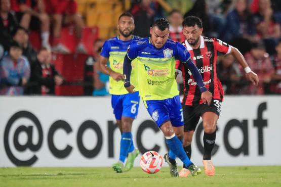 Mario Martínez tuvo un buen primer tiempo comandando la ofensiva de los Potros junto a Henry Gómez. FOTO: La Nación, CR