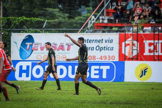 Real España doblegó a la Real Sociedad en su propia casa y los hunde en el sótano de la clasificación