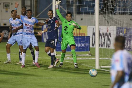 El guardameta Jhon Turcios hizo su debut con la camiseta del Motagua.