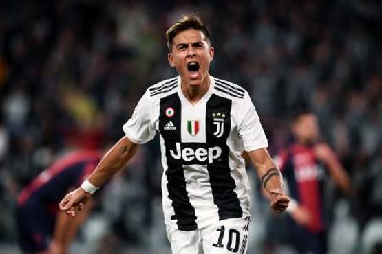 Juventus' Argentinian forward Paulo Dybala celebrates after scoring a goal during the Italian Serie A football match between Juventus and Bologna on September 26, 2018 at the Allianz Stadium in Turin. / AFP PHOTO / MARCO BERTORELLO