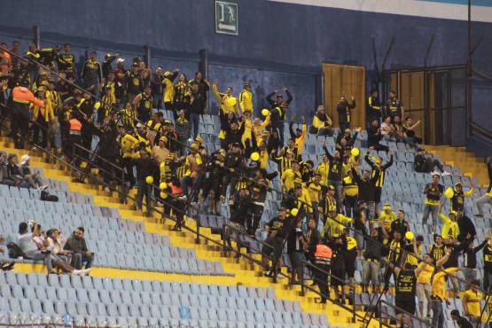 La afición del Real España que asistió al Doroteo Guamuch Flores se vio envuelta en un problema que metió en líos a su club.