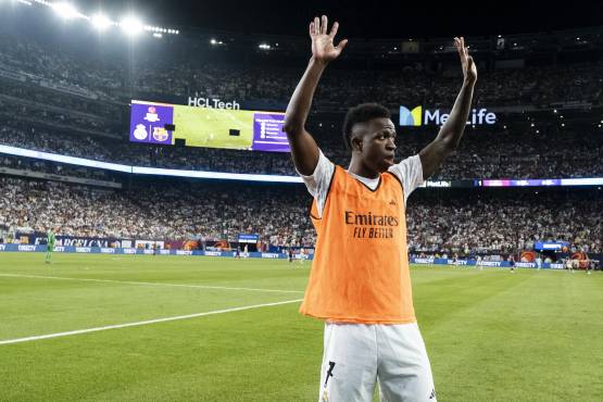 Ancelotti se enfadó con estrella del Real Madrid por no contestarle las llamadas y revela: “Vini lo hizo y sí le respondió”