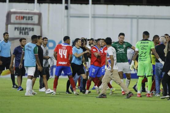 Jeaustin Campos explota tras los castigos a Real España y dispara tras zafarrancho entre Marathón-Olimpia ¿Y su futuro?