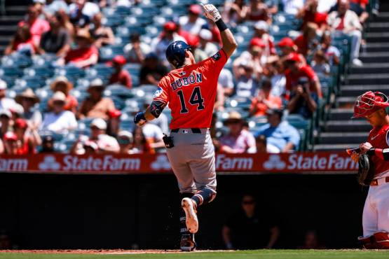 ¡La mejor versión de Mauricio Dubón! El hondureño está intratable al bate y se despacha dos jonrones más en Grandes Ligas