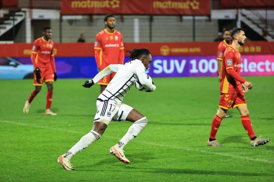 Alberth Elis anota doblete con el Burdeos, pero no les ajustó y fueron derrotados por el modesto Quevilly