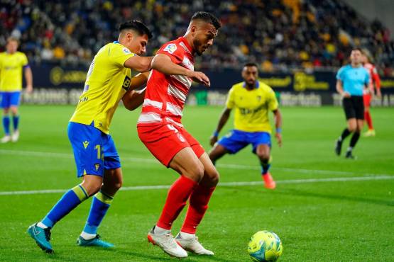 El Cádiz se enfrentó al Granada en el cierre de la fecha 17 en España y no pasó del empate.