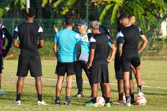 Reinaldo Rueda podría estarse jugando su puesto al mando de Honduras.