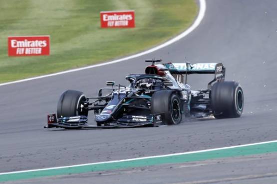 Mercedes' British driver Lewis Hamilton punctures near the finish of the Formula One British Grand Prix at the Silverstone motor racing circuit in Silverstone, central England on August 2, 2020. - Lewis Hamilton wins record seventh British Grand Prix . (Photo by ANDREW BOYERS / POOL / AFP)