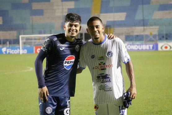 Los hermanos Portillo tras el juego entre Motagua vs Victoria.