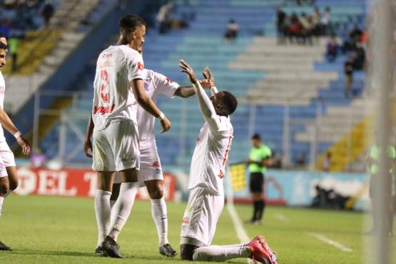 Pinto y Arboleda devuelven al Olimpia a la cima del torneo Clausura al doblegar a los Lobos UPNFM